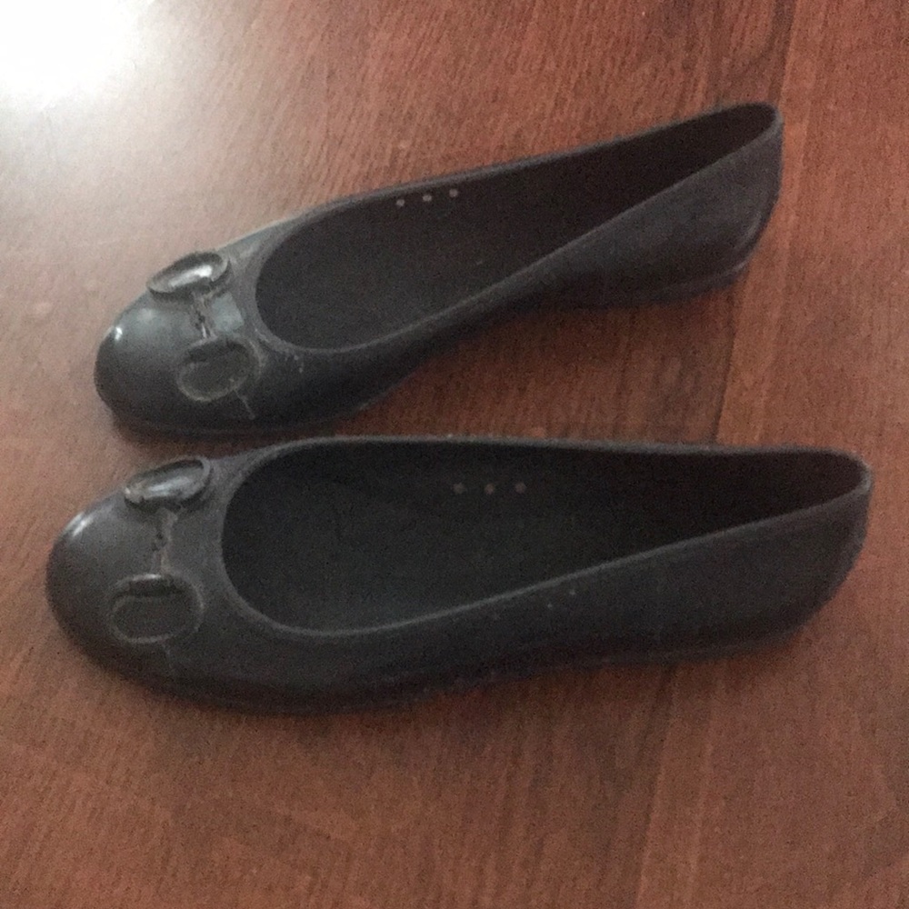 Gucci rain rubber flats  . Only worn once